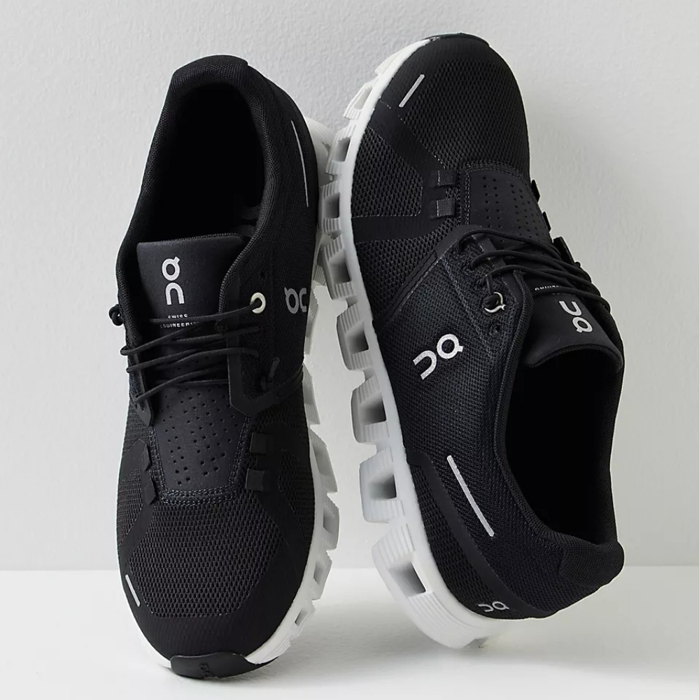 On Running Cloud 5 Women's Sneakers Black/White Size 9 LIKE NEW